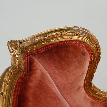 A pair of lounge chairs from the first half of the 20th century.