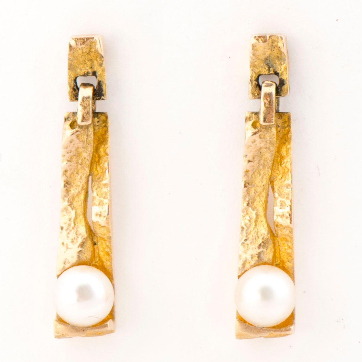 A PAIR OF BJÖRN WECKSTRÖM EARRINGS, 14K gold. Lapponia 1968.