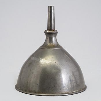 A 19TH CENTURY PEWTER WINE FUNNEL.