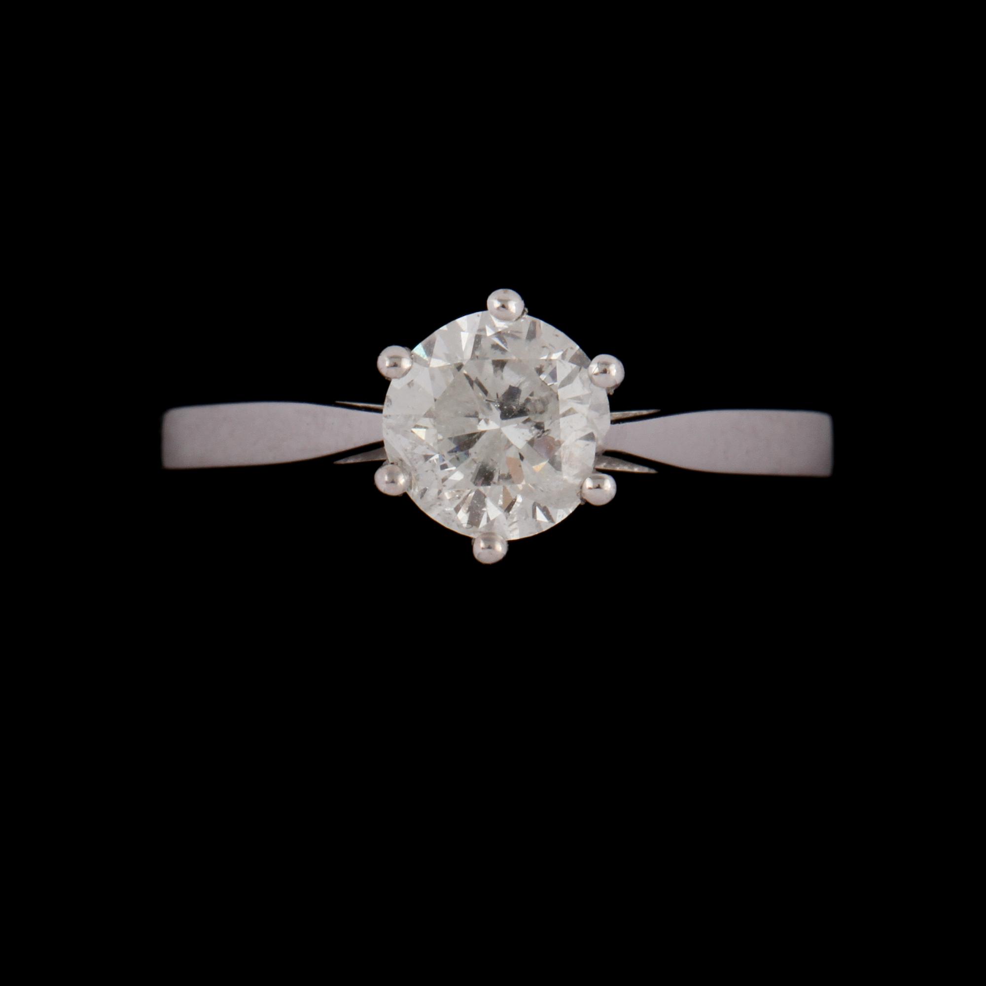 RING, 18k vitguld med briljantslipad diamant, 1.03 ct. Vikt 3 g.