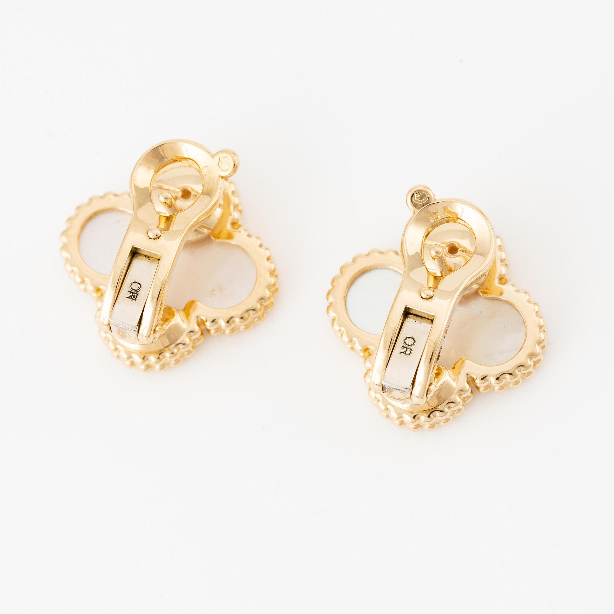 A Van Cleef & Arpels a pair of earrings "Alhambra" 18K gold and Mother-of-pearl.
