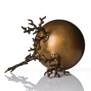 Hervé van der Straeten, "Coupe Boule", urna, patinerad brons, 2000-tal.