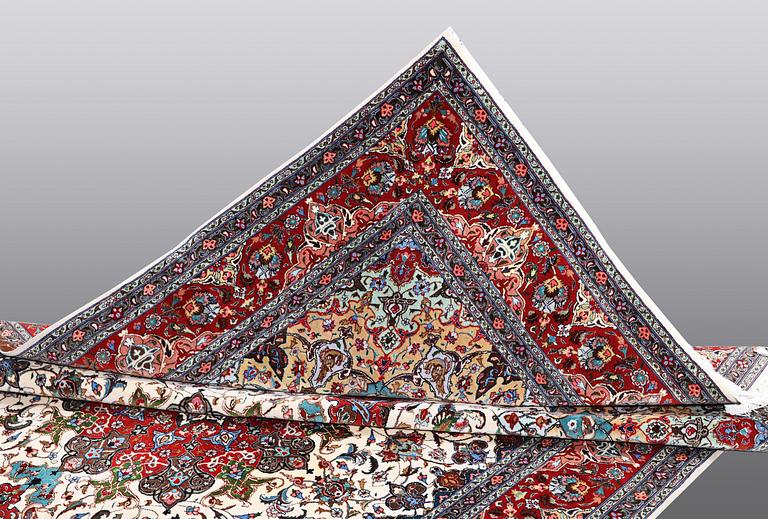 A RUG, Tabriz  part silk, ca 317 x 200 cm.