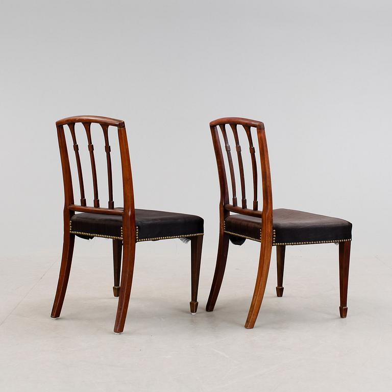 STOLAR, ett par, Sheratons art, England. 1800-tal.