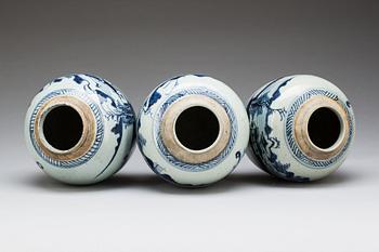 BOJANER, 3 st. Porslin, Kina, 1800-tal.