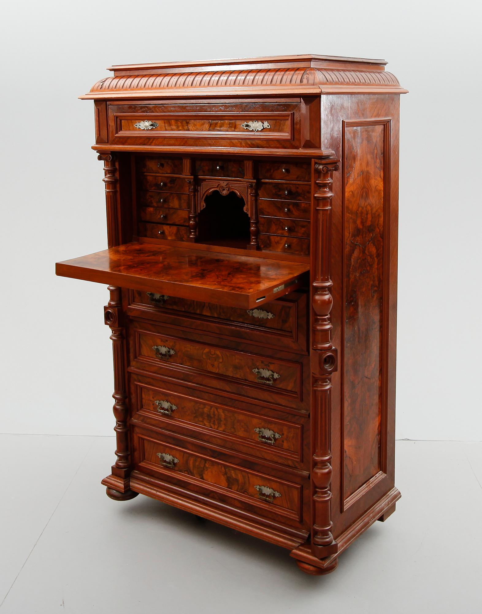 CHIFFONJÉ, nyrenässans, sent 1800-tal.