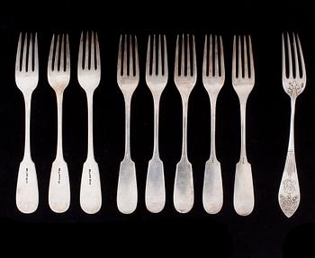 BESTICK, 35 delar, silver och nysilver, engelska, finska, ryska stämplar, 1845-1900-talets mitt. Total silvervikt 465 g.