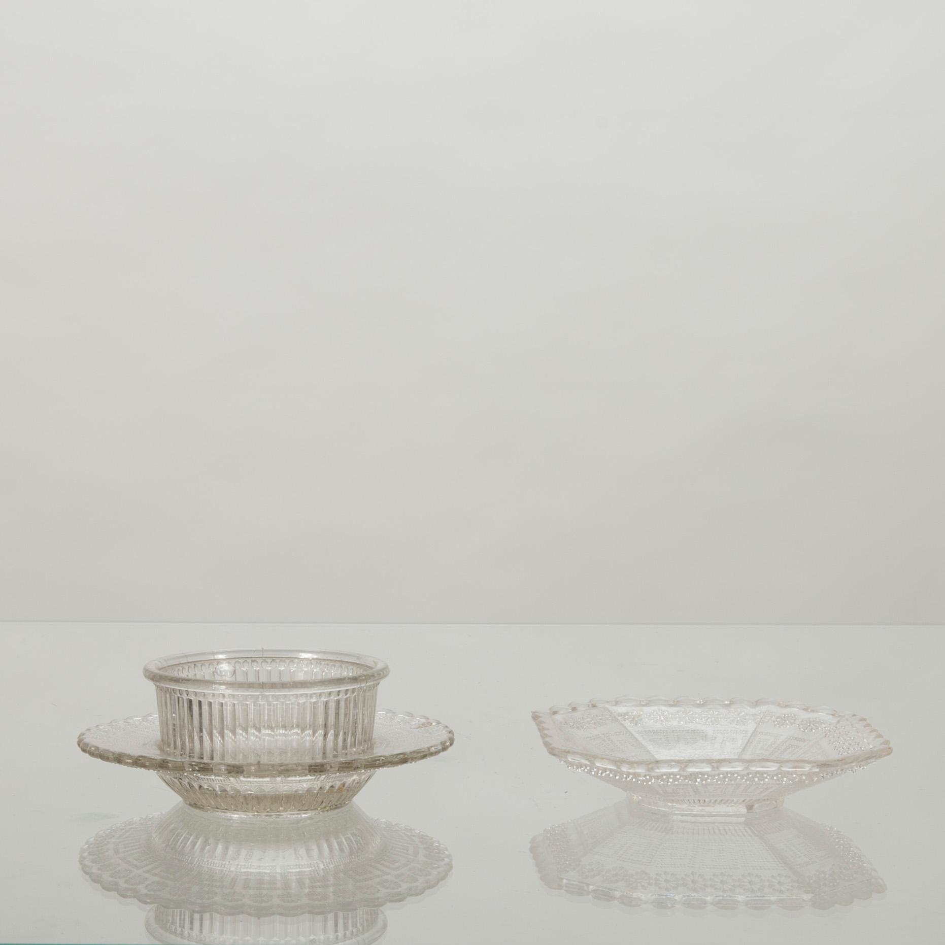 UPPSATSSKÅL, SMÖRASK och 2 NÅLFAT, pressglas, sekelskiftet 1800/1900.