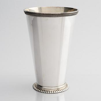 CG Hallberg, bägare, silver och 18K guld, Stockholm 1937.