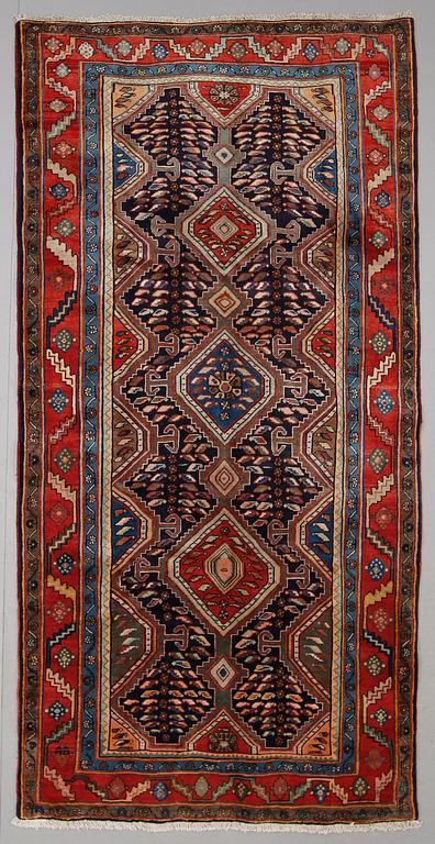 MATTA, Hamadan. 290 x 146 cm.
