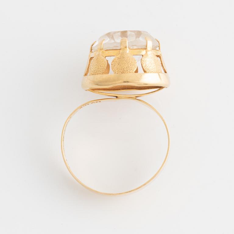 Bangle and ring, 18K gold with rock crystal.