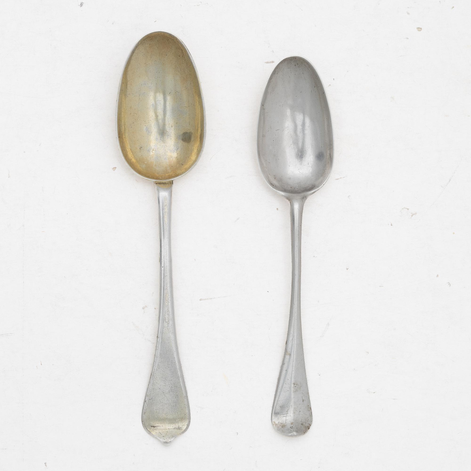 Råttsvanssked samt matsked, silver, Stockholm, 1700-talets första hälft.