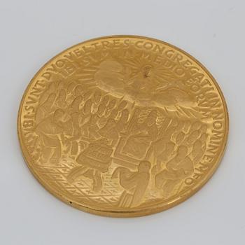 GULD MEDALJ, 18K, till minne av Påve Johannes XXII, II Vatikankonciliet, 1962. Vikt 34,66 g.