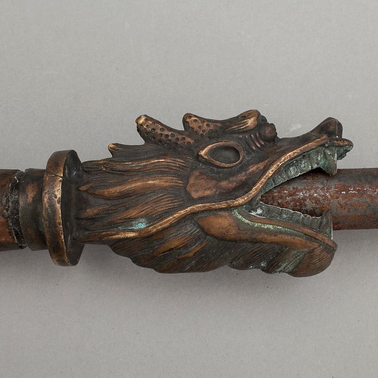 STRIDSKLUBBOR, 2 st, Kina, 1800/1900-tal.