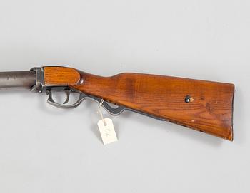 An Oscar Will "Bugelspanner" air rifle, ca 1915.