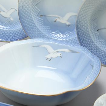 A 57 pcs"Måsen" porcelian dinner service by Bing & Gröndahl, the latter half of the 20th Century.