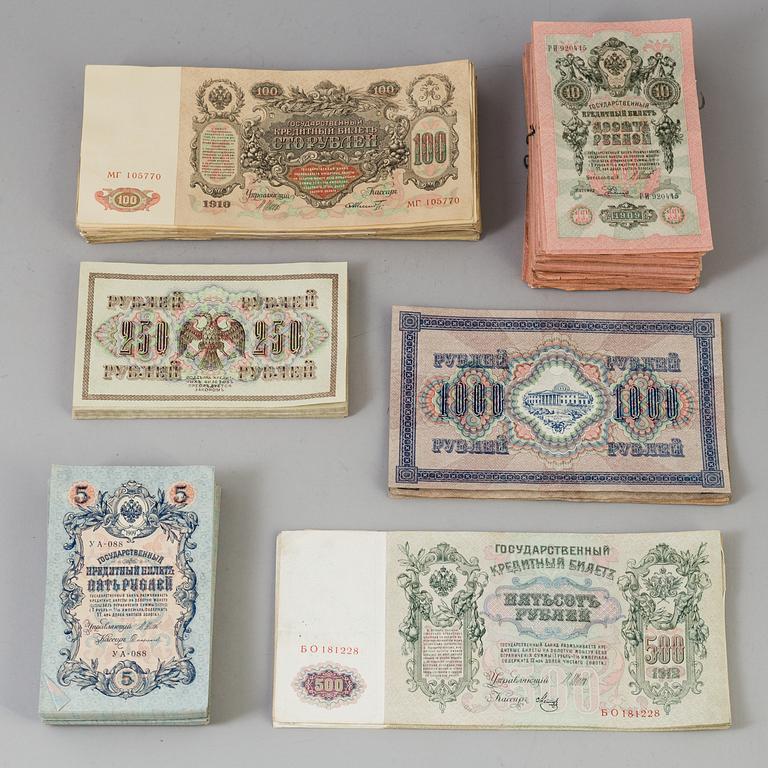 A collection of Russian banknotes 1909, 1910, 1912 and 1917.
