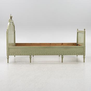 A late Gustavian bed, circa 1800.