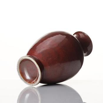A red glazed vase, Qing dynasty, 19th century.