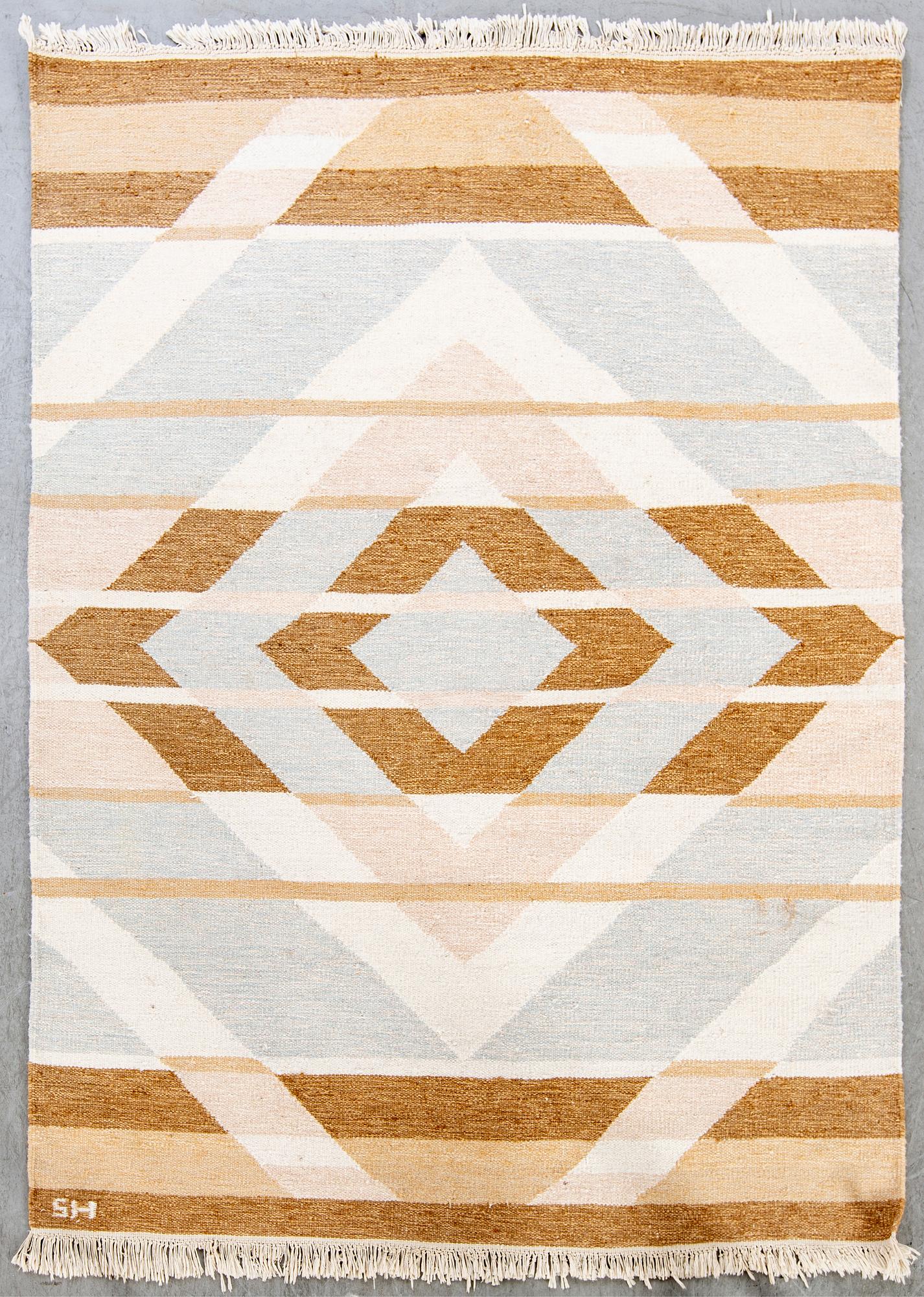 A flat weave carpet ca 240 x 170 cm.