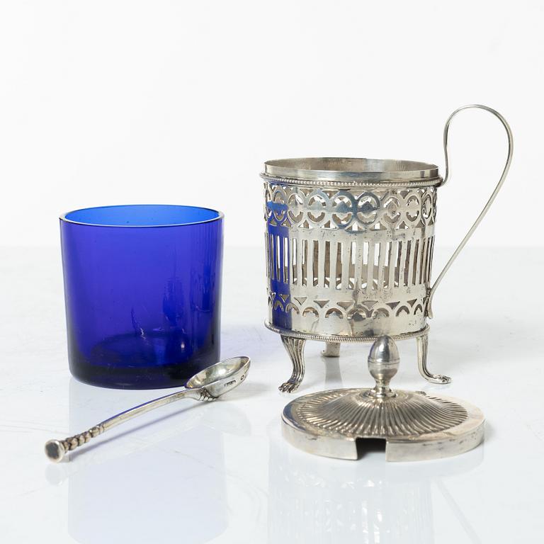 Adolf Zethelius, A Pair of Swedish silver mustard jugs, mark of Adolf Zethelius, Stockholm 1812.