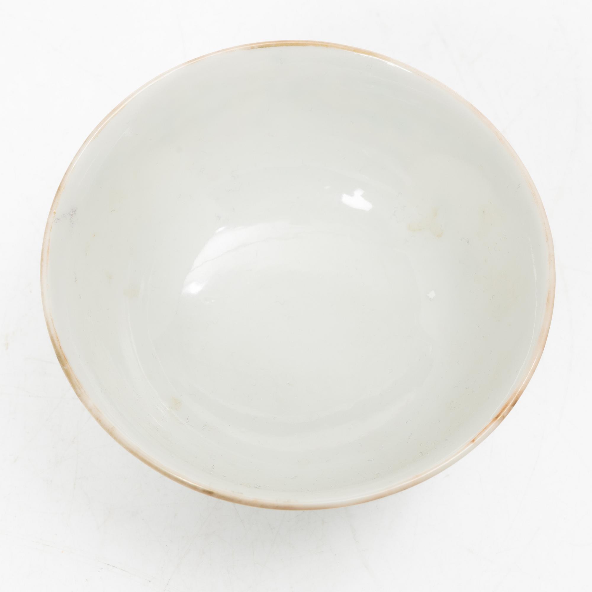 Skålar, två stycken samt skålfat, porslin, Kina, 1900-tal.