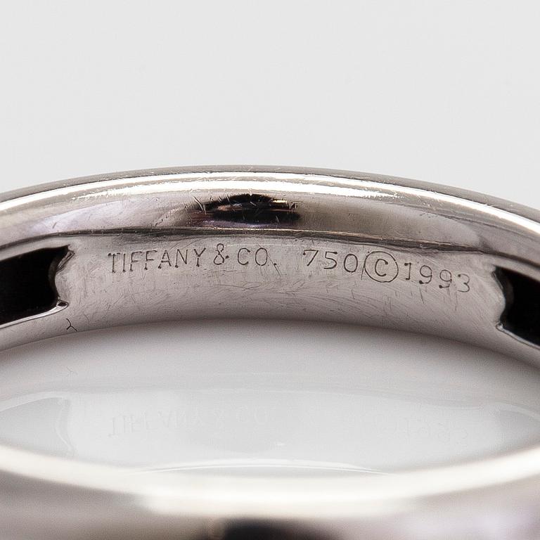 Tiffany & Co, sormus, "Friendship Heart", 18K valkokultaa ja timantteja, n. 0.06 ct yht.