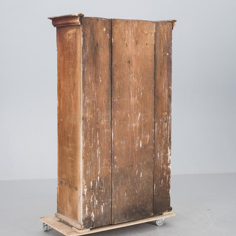 KLÄDSKÅP, mellaneuropa, 1800-talets första hälft.