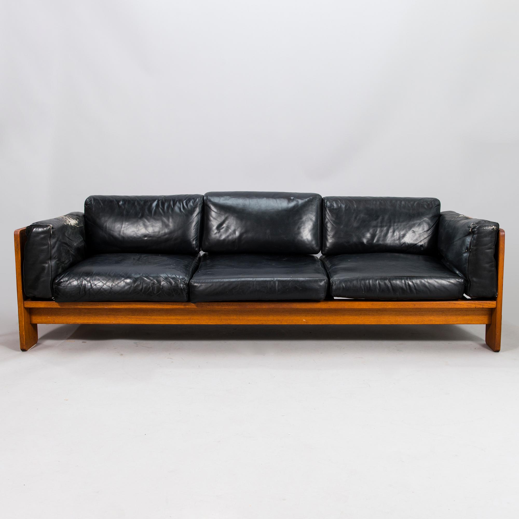 TOBIA SCARPA, a 'Bastiano' leather upholstered teak sofa from Haimi, Finland, the latter half of the 20th century.