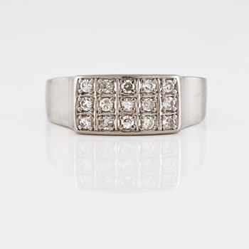 RING, 18K guld med åttkantsliapde diamanter 0.25 ct, Sveboms, Vetlanda, 1974. Vikt 5,5 gram.