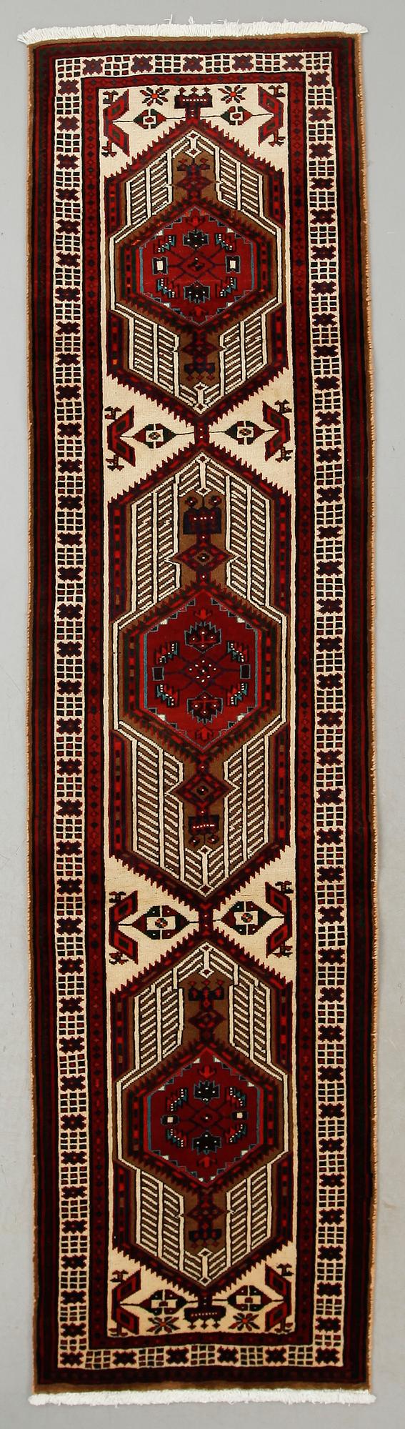 MATTA, Hamadan, ca 305 x 78 cm.
