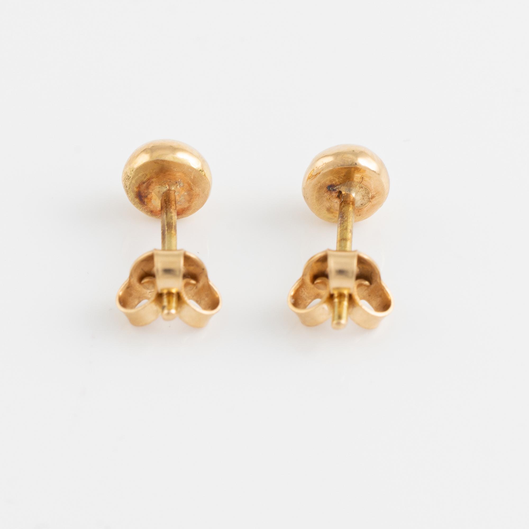 Brilliant cut diamond earrings.