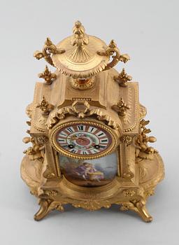 BORDSPENDYL, Frankrike, Louis XVI-stil, 1800-talets andra hälft.