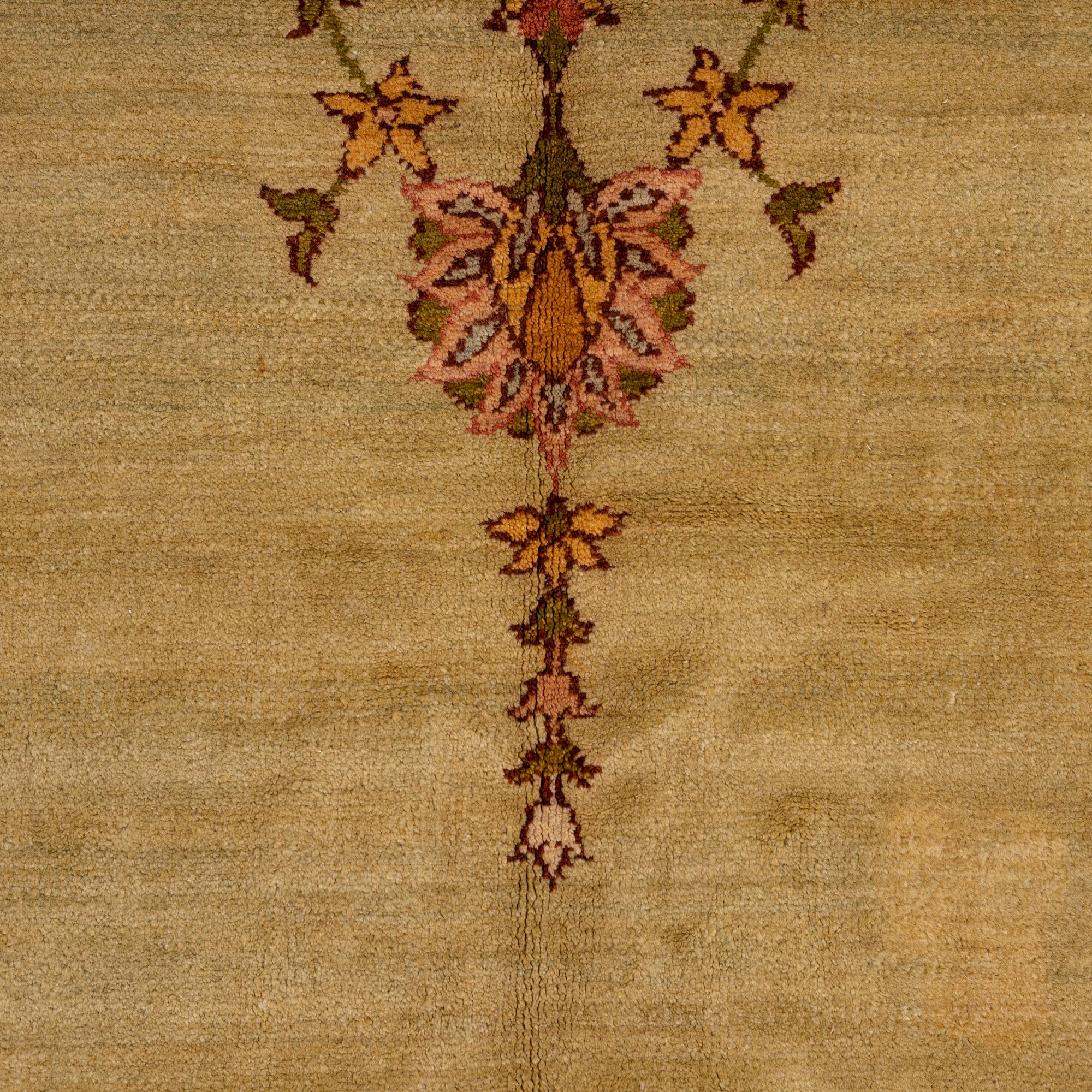 An antique west anatolian Ushak carpet, ca 367 x 296 cm.