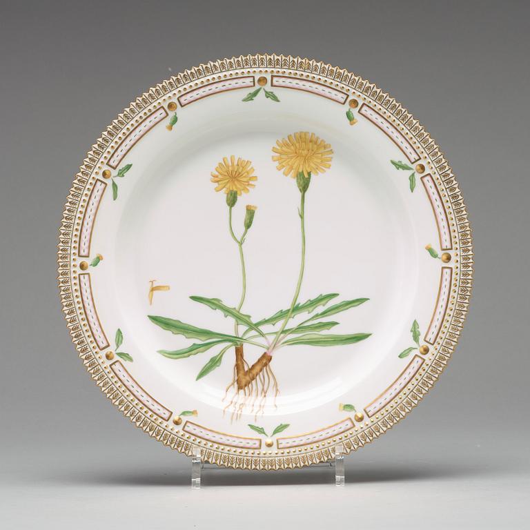 TALLRIKAR/FAT,  åtta stycken, porslin. "Flora Danica", Kungl. Dansk, 1900-tal.