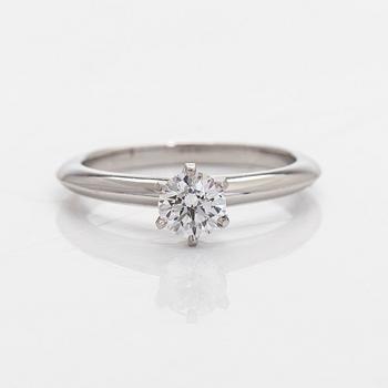 Tiffany & Co, sormus, solitaire, platinaa ja briljanttihiottu timantti.