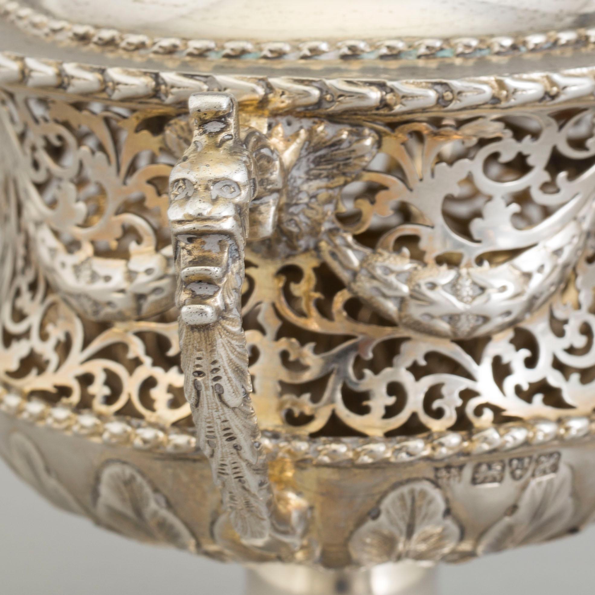 GEORGE NATHAN & RIDLEY HAYES, bonbonjär, silver, Chester, England, 1908.