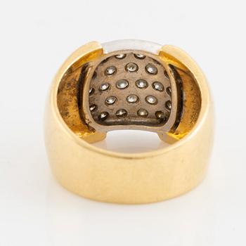 Ring, guld med briljantslipade diamanter.