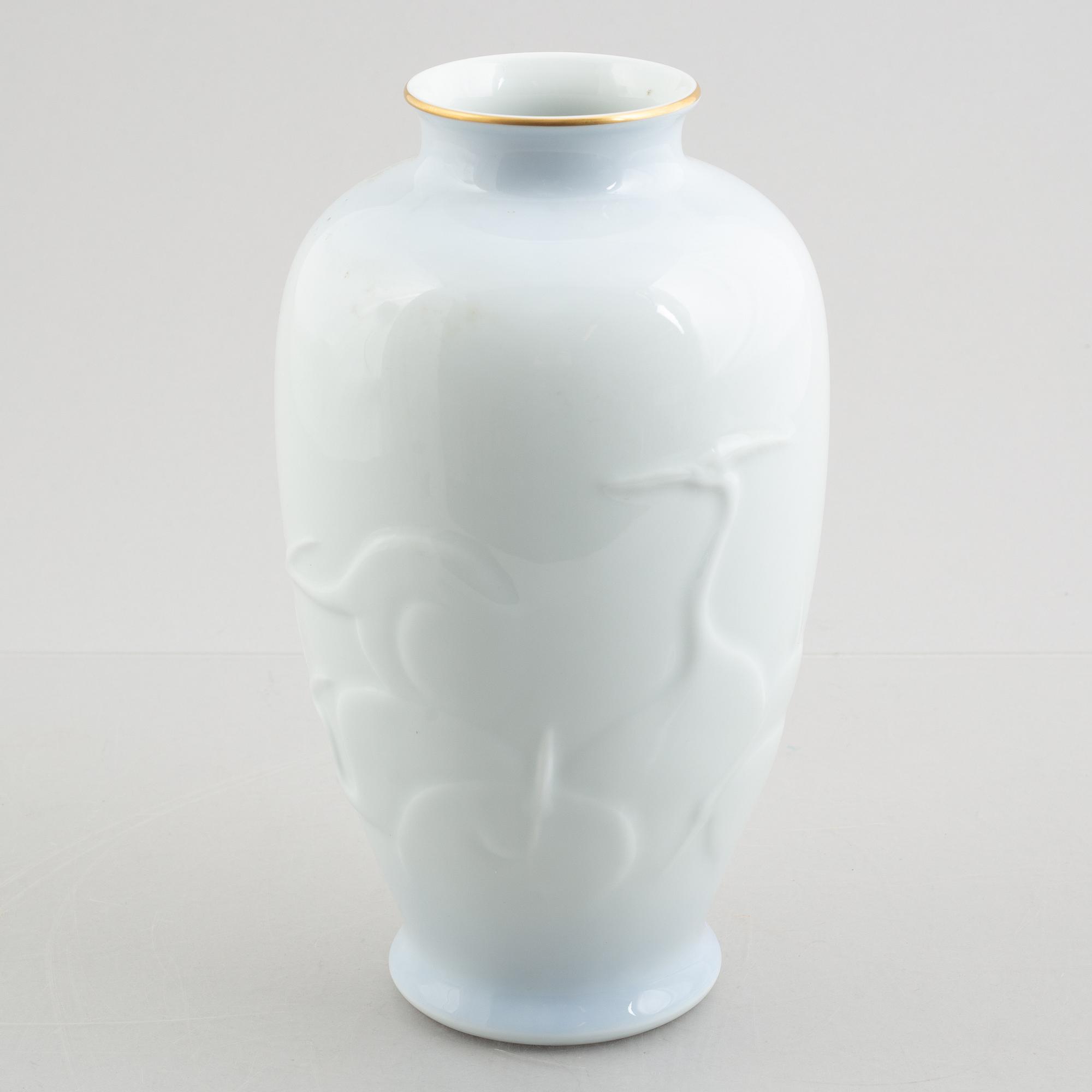 A porcelain vase, Fukagawa Porcelain Manufacturing Company, Japan, second half of the 20th century.