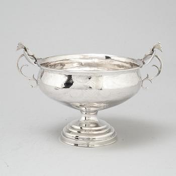 Lars Löfgren, BRÄNNVINSSKÅL, silver,  Hudiksvall (1797-1853) samt Johan Wickman, SKED, silver, Hudiksvall (1750-55).