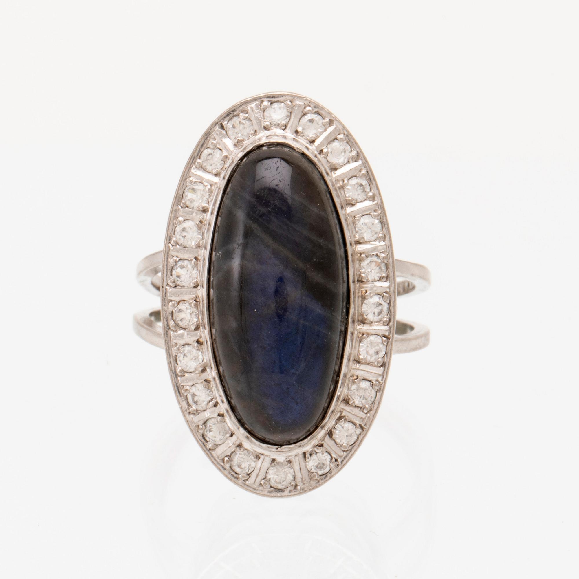 Elon Arenhill, Ring/Cocktail ring 18K white gold with cabochon-cut labradorite and antique-cut stones, Malmö 1975.