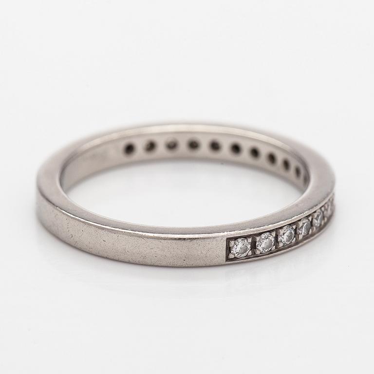 Bulgari, a platinum 'Venezia' ring with brilliant-cut diamonds.