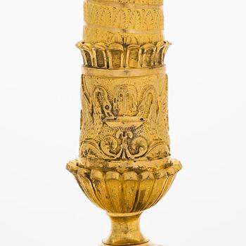 Kynttilänjalka muutettu pöytävalaisimeksi, 1800-luvun puoliväli.