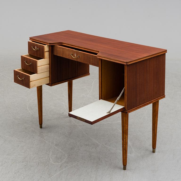 A mahogany veneered dressing table, 1950's.