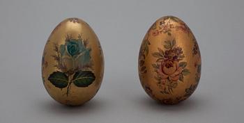 Rut Bryk, A PAIR OF CERAMIC EGGS.