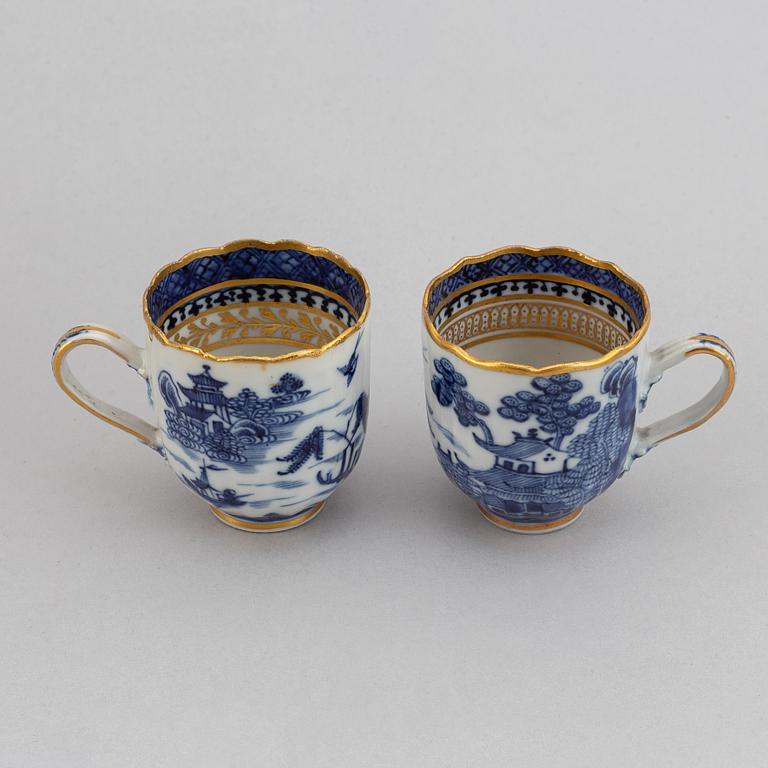 A group of 12 blue and white export porcelain cups with 13 saucers, Qing dynasty, Qianlong (1736-95).