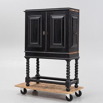 Kabinettskåp, barockstil, omkring år 1900.