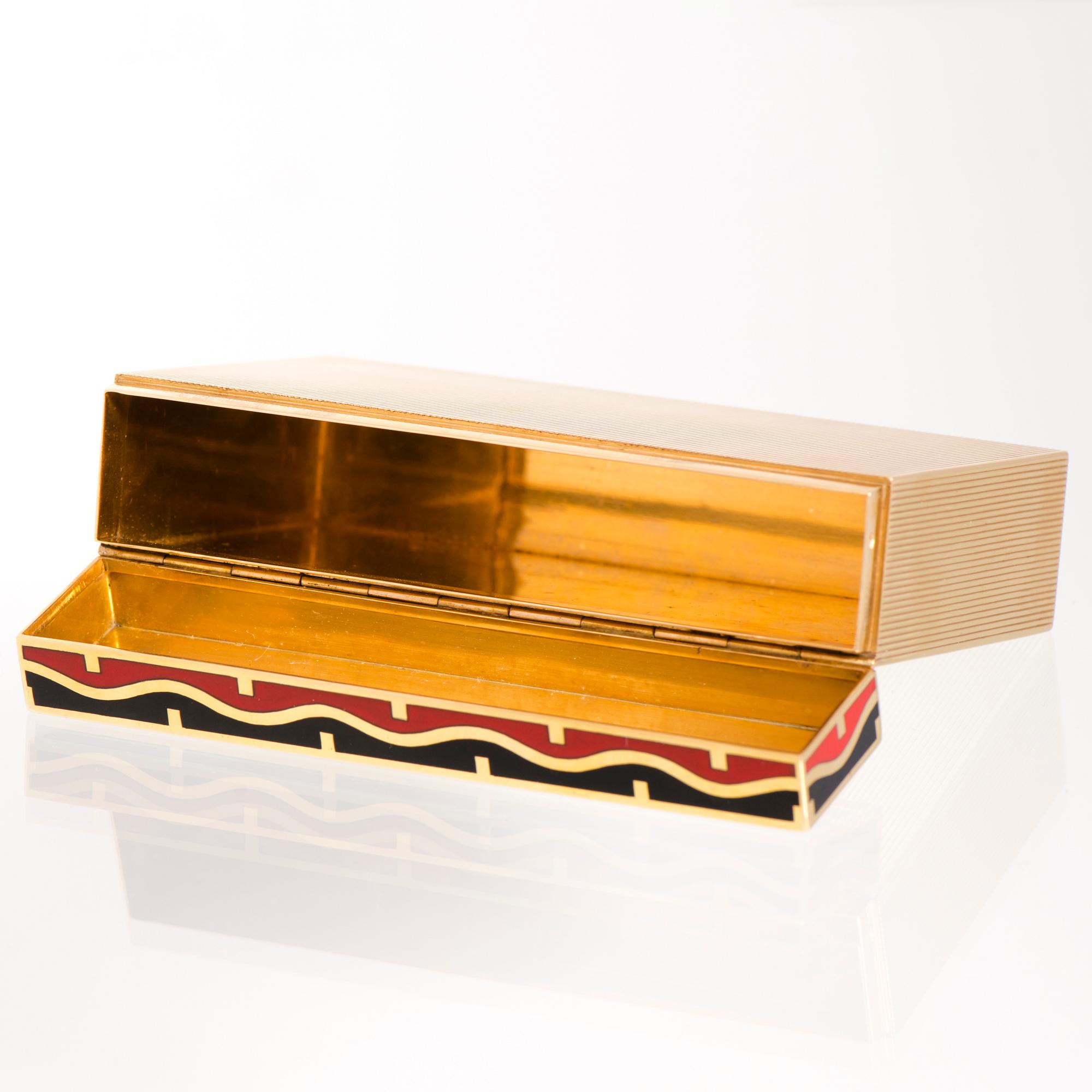 A VAN CLEEF & ARPELS CASE, 18K gold, enamel, c. 1930s.