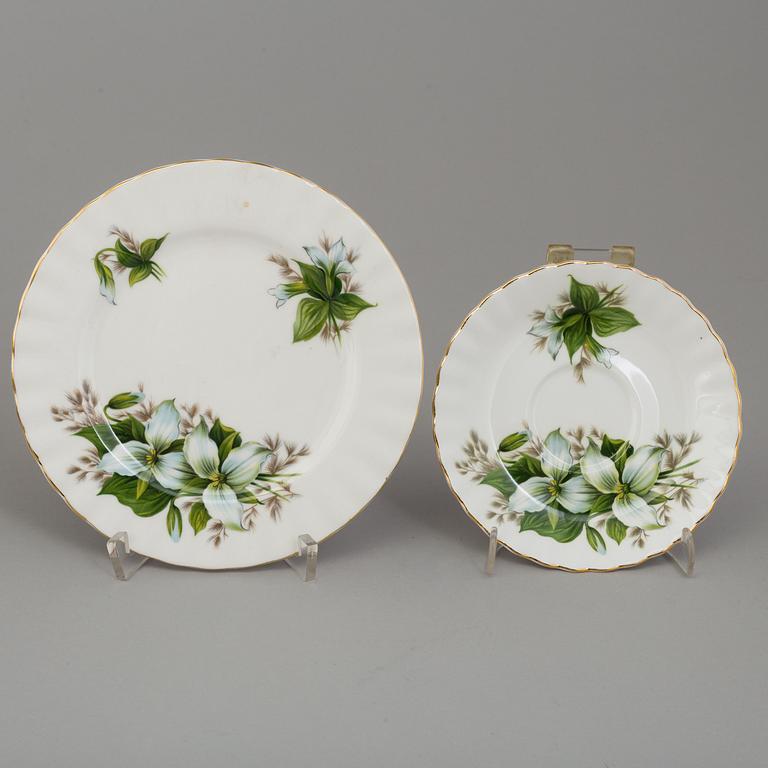 KAFFESERVIS, 29 delar, benporslin, "Trillium", Royal Albert, England, 1900-talets mitt.