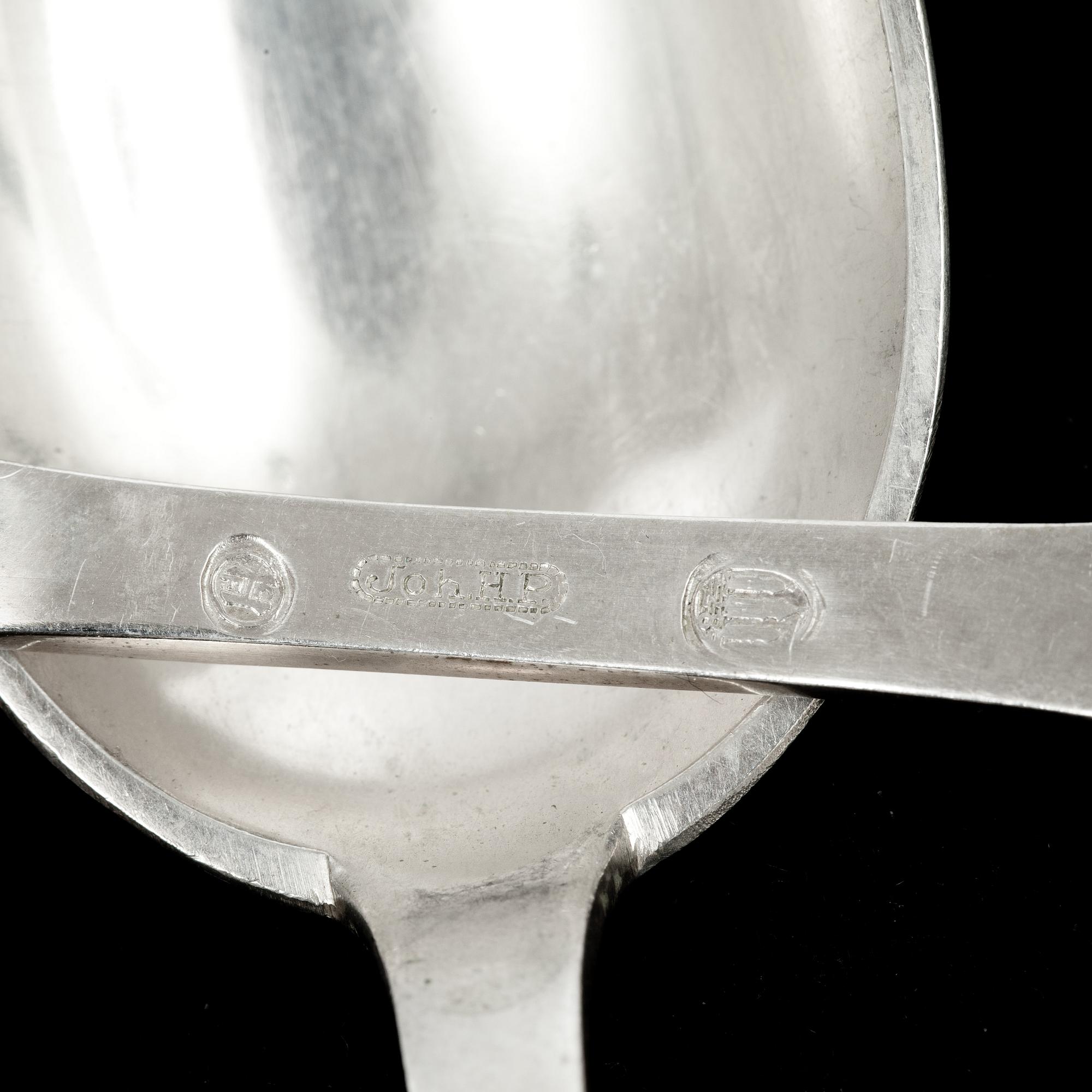 BORDSSKEDAR OCH BORDSGAFFLAR, 8+9. Silver Köpenhamn. Div mästare, 1900-talets första hälft. Tot ca 670gr.